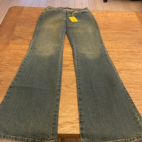 SAWARY JEANS.   NEW.   FLARE. - Picture 1 of 11